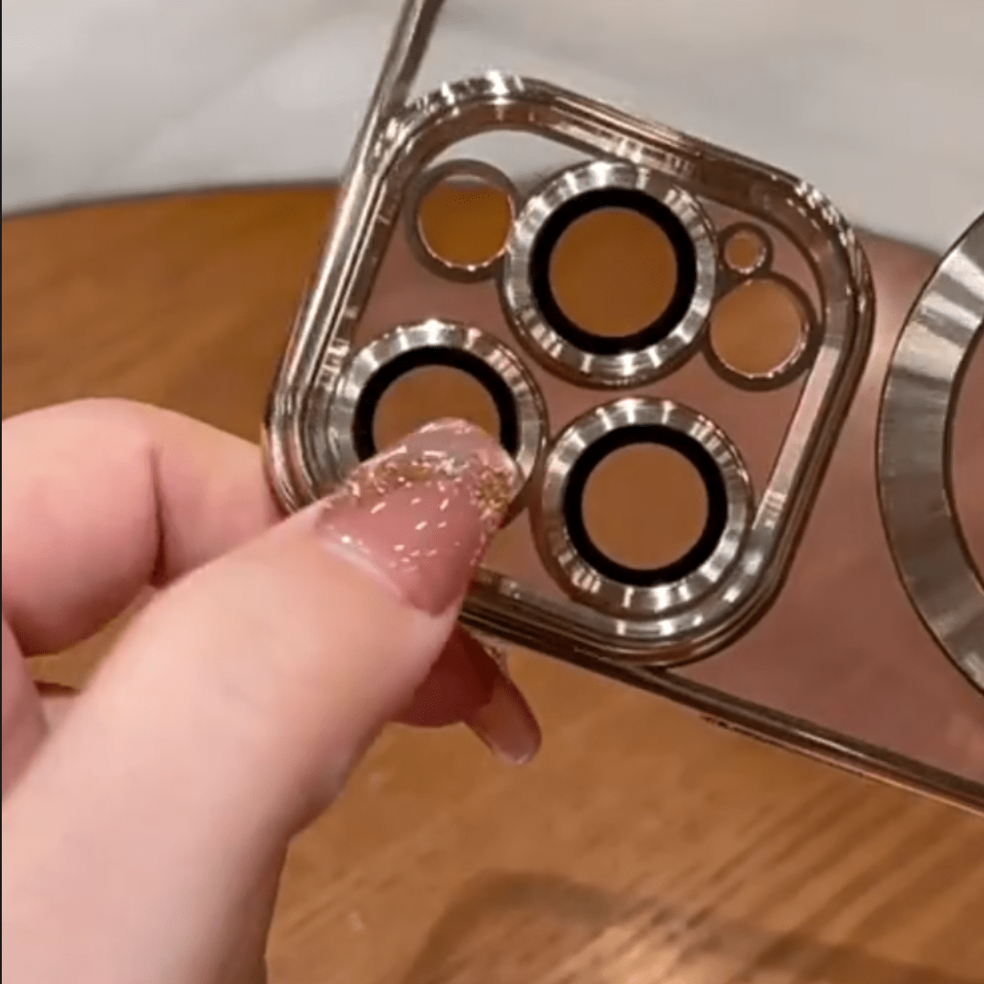 Een luxe metalen telefoonhoesje geschikt voor iPhone 16, 15, 14, 13, 12 en 11 Pro Max Plus, met magnetisch draadloos opladen en schokbestendige lensbescherming van glas.